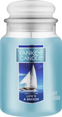 Свеча ароматическая Yankee Candle Life's A Breeze в большой банке, аромат лаванды и сирени, 623 г