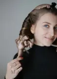 Набор для завивки волос Ecarla Curling Headband мягкая повязка резинка и 2 зажима синий с розовым — фото 3