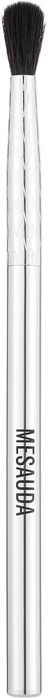 Малая кисть для растушёвки теней Mesauda Milano E02 Small Blender из синтетического ворса серебристая