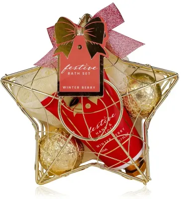 Набор Accentra Festive Winter Berry лосьон для рук и тела 50 мл бомбочки для ванны 2 шт по 40 г и мочалка люфа