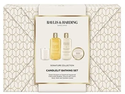 Baylis & Harding Baylis & Harding Sweet Mandarin & Grapefruit Gift Wrapped Candletlit Gift Set (b/bubble/300 мл + b/wash/300 мл + h/cr/50 мл + candle/60 г) - Подарочный набор Baylis and Harding Sweet Mandarin and Grapefruit: пена для ванны, крем для душа, крем для рук и ногтей, ароматическая свеча