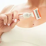 Стартовый набор для бритья Fler The Razor Blush Soft And Metallic станок держатель и сменные лезвия 2 шт — фото 2
