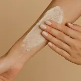 Fehu Fehu Body Scrub Aroma of Prosperity - Сахарный скраб для тела Aroma of Prosperity с абрикосовой пудрой, дерево и амбра, 400 г — фото 3