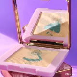 Компактная пудра Catrice Disney Alice in Wonderland Luminizing Compact Powder сияющая, 6,3 г — фото 4