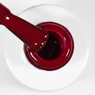 Гель-лак для ногтей Alessandro International Striplac UV Colour, полимеризация 60 секунд, 6,5 мл, оттенок 142 - Red Illusion