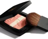 Румяна пудровые сияющие Chanel Les Signes De Chanel Illuminating Blush Powder, лимитированная серия, 14 г, оттенок 997 - Rose Lumiere — фото 2