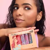Essence Disney The Little Mermaid Juicy Bomb Shiny Lipgloss Crew набор блесков для губ, 5 оттенков с фруктовым ароматом — фото 5