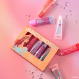 Essence Disney The Little Mermaid Juicy Bomb Shiny Lipgloss Crew набор блесков для губ, 5 оттенков с фруктовым ароматом — фото 8