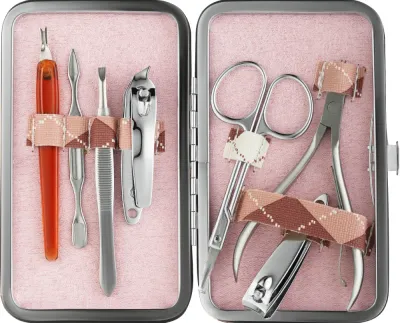 Набор для маникюра Donegal Manicure Set 2429, 7 предметов, футляр в коричнево-кремовую клетку