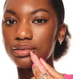 Essence The Super Peptide Glossy Lip Treatment + Pouch Set набор: уходовый блеск для губ с пептидом 10 мл и косметичка, 01 - All Toffeed Up!, оттенок 01 - All Toffeed Up! — фото 6