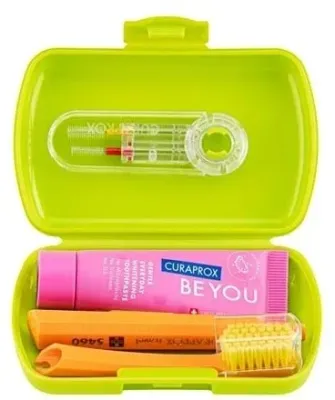 Curaprox Be You Travel Set Green Box дорожный набор для ухода за полостью рта зелёный: зубная щётка, зубная паста 10 мл, 2 щётки, косметичка