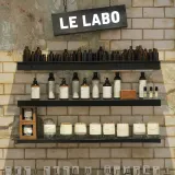 Ароматическая свеча Le Labo Santal 26 Classic, 245 г — фото 2