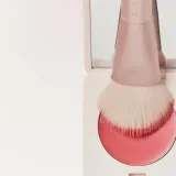 Кисть для румян Summer Fridays The Blush Brush, 46 г — фото 1