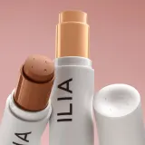 Тональный карандаш ILIA Skin Rewind Complexion Stick, 10 г, оттенок 2C Balsa — фото 5