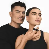 Пудра в компактной упаковке Makeup By Mario SurrealSkin Soft Blur Setting Powder, 15 г, оттенок 6 - Warm Deep — фото 3