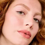 Точный карандаш для бровей с тройным наконечником Benefit Cosmetics Mighty Fine Brow Pen, 0.5 мл, оттенок 2.5 — фото 1