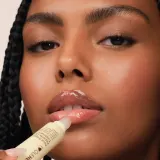 Увлажняющий и антивозрастной уход за губами OLEHENRIKSEN Pout Preserve Lip Treatment, оттенок Citrus Sunshine — фото 3