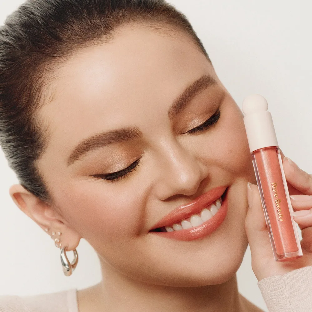 Розовый блеск для губ Rare Beauty Positive Light Luminizing Lip Gloss, 3.3 мл, оттенок Dazzle