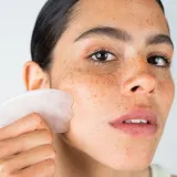 Seasonly Quartz Gua Sha массажный камень гуа ша из розового кварца — фото 1