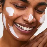 Бальзам для зрелой проблемной кожи с диметиконом First Aid Beauty Ultra Repair Rescue Balm, 63.7 г — фото 4