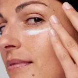 Clinique Smart Clinical Repair Wrinkle Correcting Eye Cream Крем для кожи вокруг глаз, 15 мл — фото 3