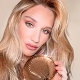 Пудра для лица Charlotte Tilbury Airbrush Bronzer, 16 г, оттенок Medium — фото 2