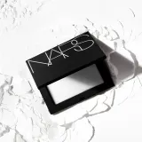 Пудра для лица, придающая сияние NARS Light Reflecting Setting Powder Pressed, 3.3 г — фото 4