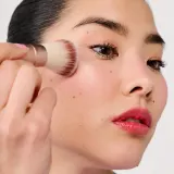 Румяна для лица в золотисто-розовом оттенке Benefit Cosmetics Tickle, 8 г — фото 3