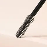 Тушь для ресниц в формате путешествия Rare Beauty Perfect Strokes Universal Mini Mascara, 8 мл — фото 4