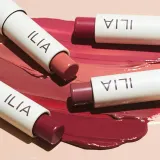 Помада для губ "Магия цвета" ILIA Balmy Tint Hydrating Lip Balm, 4.4 г, оттенок Memoir — фото 3