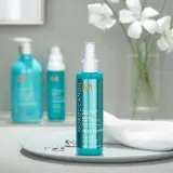 Спрей для волос с эффектом выравнивания Moroccanoil Frizz Shield Spray — фото 3