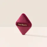 Rare Beauty Soft Touch Powder Puff пуховка для пудры бархатистая с футляром 2 штуки, 2 pieces — фото 4