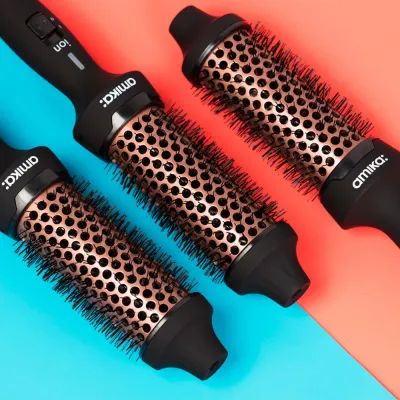 amika Blowout Babe термощетка для укладки волос черная, чёрный