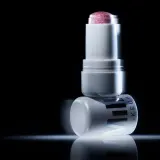 Milk Makeup Cooling Water Jelly Shimmer Stick хайлайтер-стик для лица и глаз 5 г, оттенок WATER FROSE — фото 4