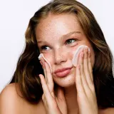 Glowery P.M. GLOW Pillow Prep очищающий тоник для лица с черникой 150 мл — фото 1