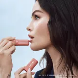 Rare Beauty Find Comfort Lip Butter бальзам-маска для губ 4 г, оттенок Easygoing — фото 1