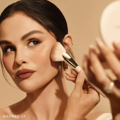 Rare Beauty Warm Wishes Angled Powder Brush кисть для пудры скошенная, 1 шт