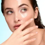 Manucurist Active Plump лак для ногтей ухаживающий перламутровый, оттенок Aqua Glazed, 15 мл — фото 1