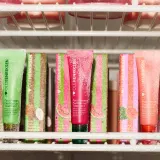 OLEHENRIKSEN Pout Preserve Chillers бальзам для губ с пептидами, 12 мл, оттенок Maldives Melon — фото 4