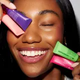 OLEHENRIKSEN Pout Preserve Chillers мини-набор ухаживающих блесков для губ 4 оттенка 4 x 7 мл — фото 3