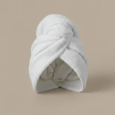 Luare The Hair Hug Towel лёгкое впитывающее полотенце-тюрбан для волос из микрофибры, оттенок Off-white