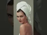 Luare The Hair Hug Towel лёгкое впитывающее полотенце-тюрбан для волос из микрофибры, оттенок Off-white — фото 5