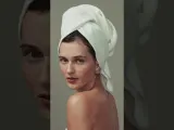 Luare The Hair Hug Towel лёгкое впитывающее полотенце-тюрбан для волос из микрофибры, оттенок Off-white — фото 6