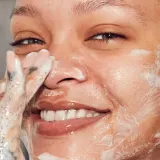 Fenty Skin Total Cleans'r гель для снятия макияжа с барбадосской вишней 45 мл — фото 1