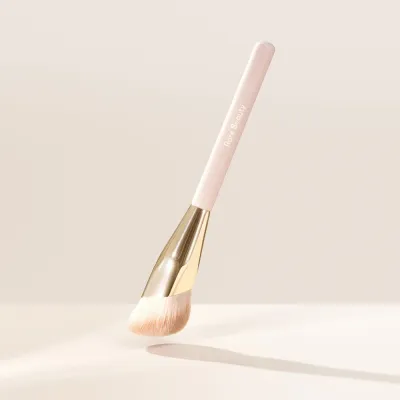 Rare Beauty Liquid Touch Foundation Brush кисть для тонального крема