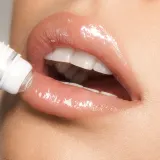 Charlotte Tilbury Magic Lip Oil Crystal Elixir увлажняющее масло для губ 8 мл — фото 3