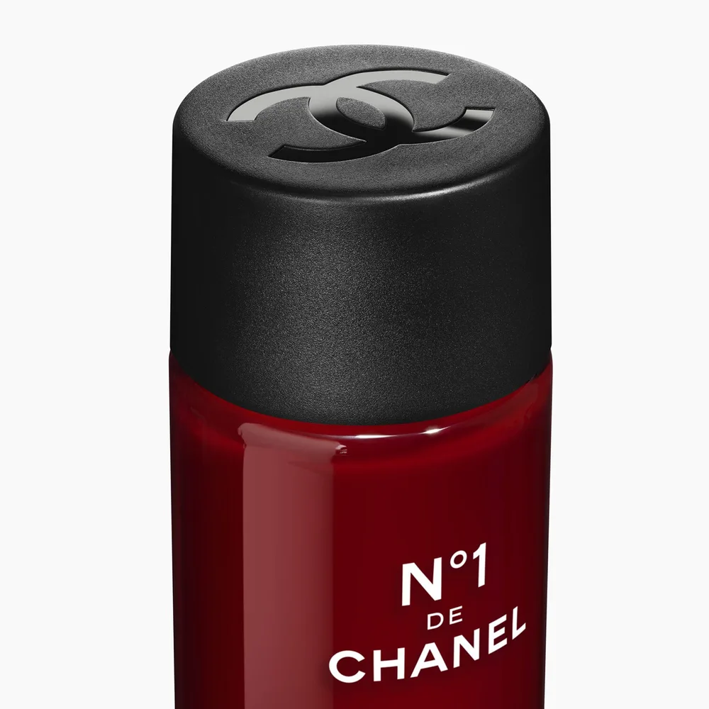 Chanel Revitalizing Eye Serum сыворотка для кожи вокруг глаз сменный блок 15 мл