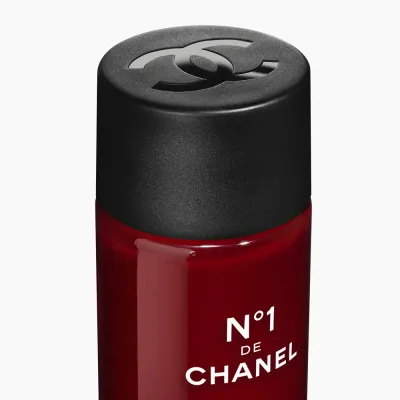 Chanel Revitalizing Eye Serum сыворотка для кожи вокруг глаз сменный блок 15 мл