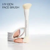 Natasha Denona HY-GEN Dual-Ended Face and Highlight Brush кисть двусторонняя для лица и хайлайтера, HY-GEN DUAL-ENDED FACE & HIGHLIGHT BRUSH — фото 1