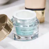 ESTEE LAUDER DayWear Eye гель-крем для кожи вокруг глаз увлажняющий 15 мл — фото 4